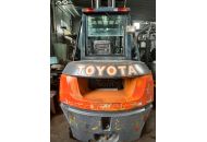XE NÂNG ĐIỆN TOYOTA 4.5T  33103